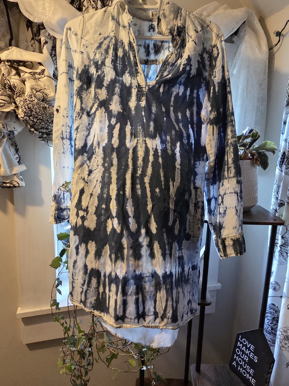Tie-Dye Long Sleeve Tunic Dress in Navy and White
